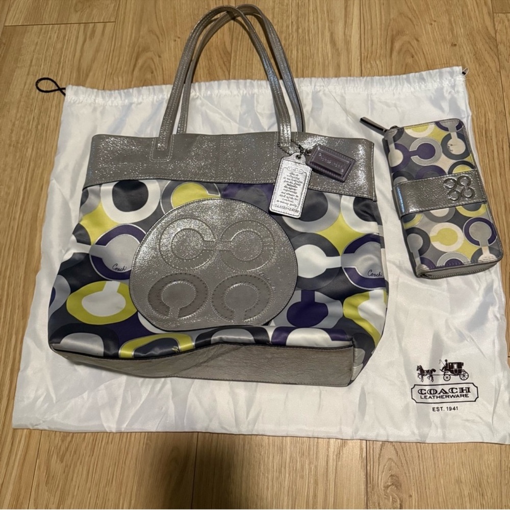 Coach Signature Tote Purse and Wallet Matching Set